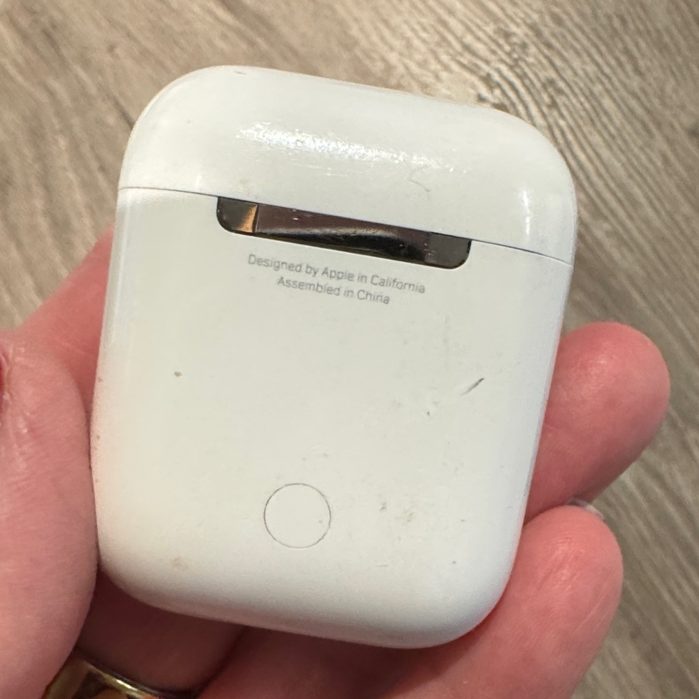 Apple White Wireless Earbuds Case